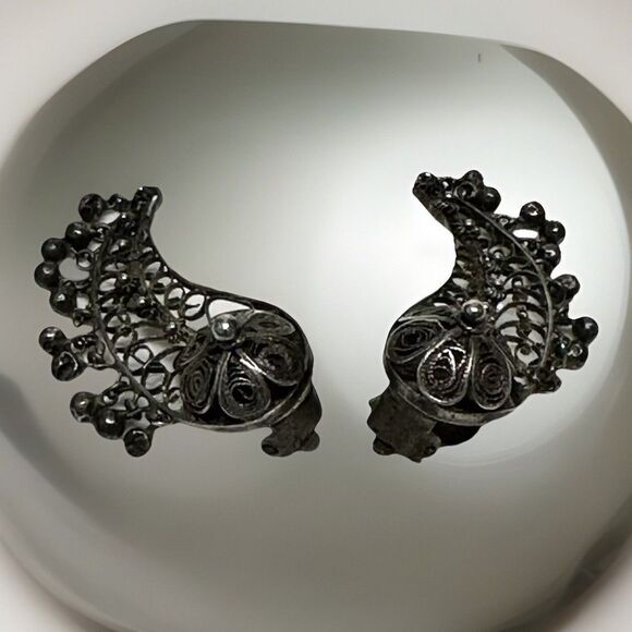 Vintage Oxidized Sterling Silver Earrings Filigree Clip On Climbers Wings Leaf - Picture 10 of 10
